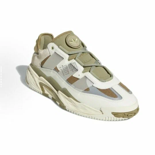 женские кроссовки адидас