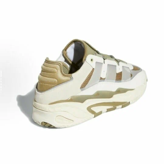 женские кроссовки адидас