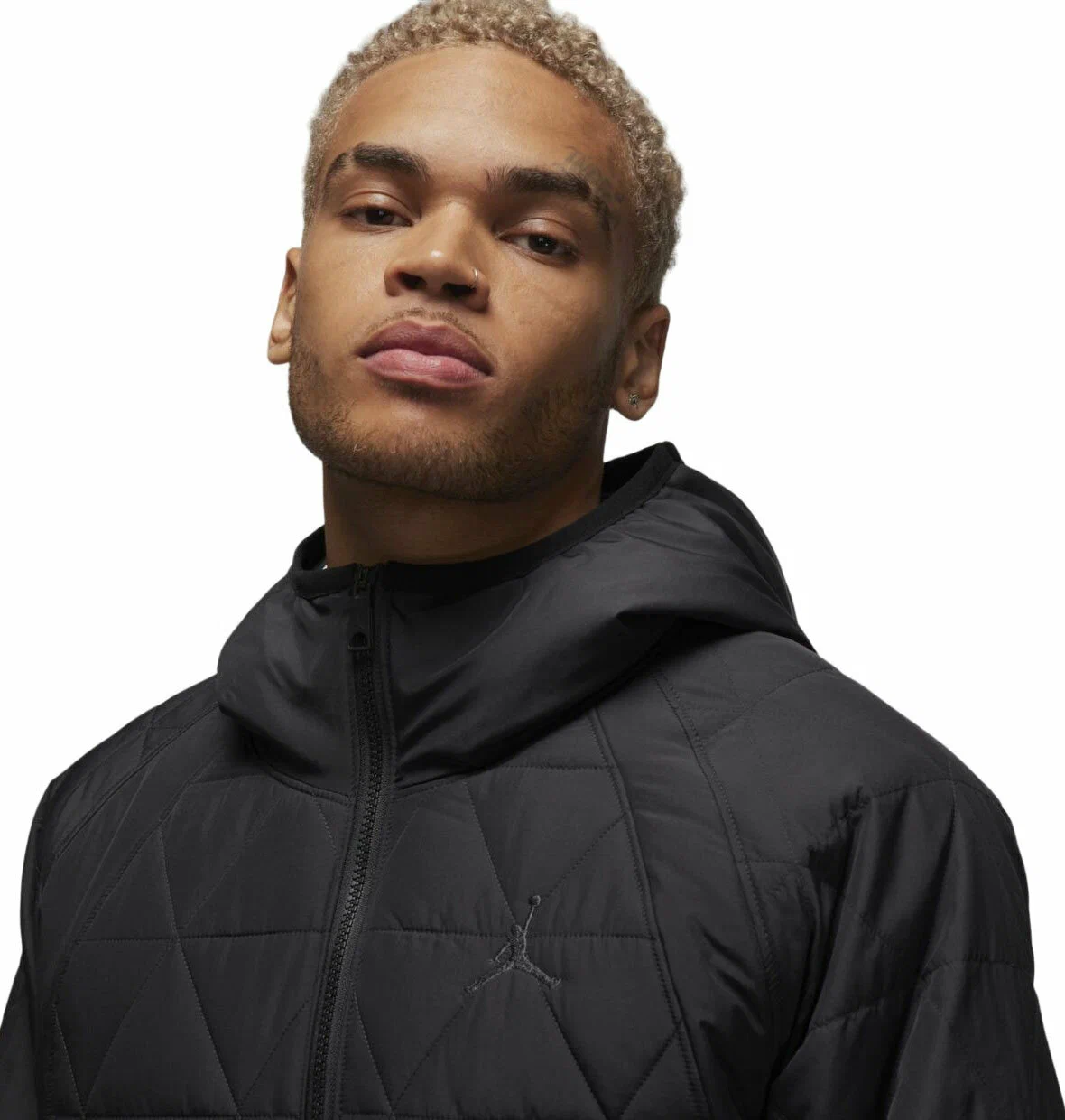 черная куртка джордан с капюшоном